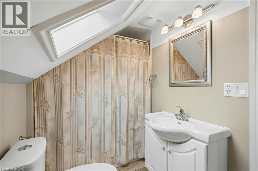 Upper-16 Devitt Avenue S, Waterloo, ON, N2J 1Y5 - 20