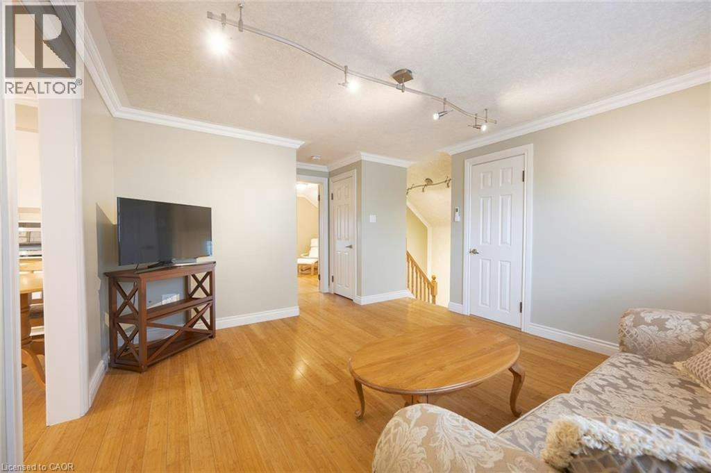 Upper-16 Devitt Avenue S, Waterloo, ON, N2J 1Y5 - 13