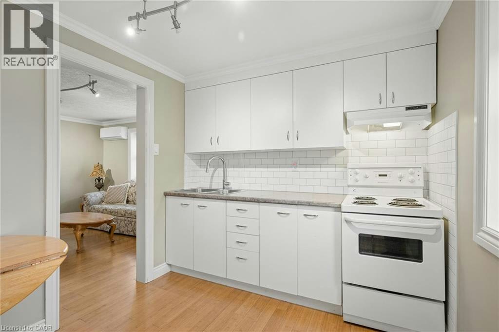 Upper-16 Devitt Avenue S, Waterloo, ON, N2J 1Y5 - 15