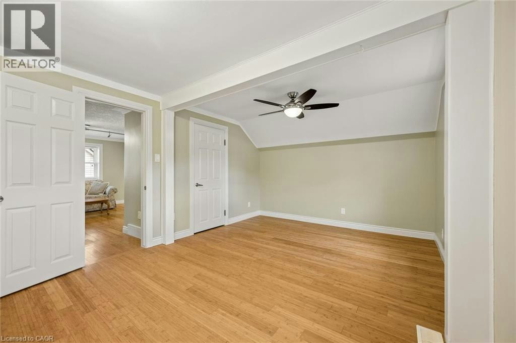 Upper-16 Devitt Avenue S, Waterloo, ON, N2J 1Y5 - 18