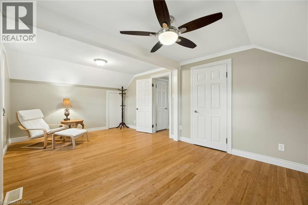 Upper-16 Devitt Avenue S, Waterloo, ON, N2J 1Y5 - 19