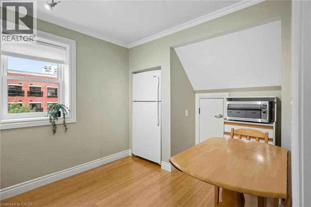 Upper-16 Devitt Avenue S, Waterloo, ON, N2J 1Y5 - 14