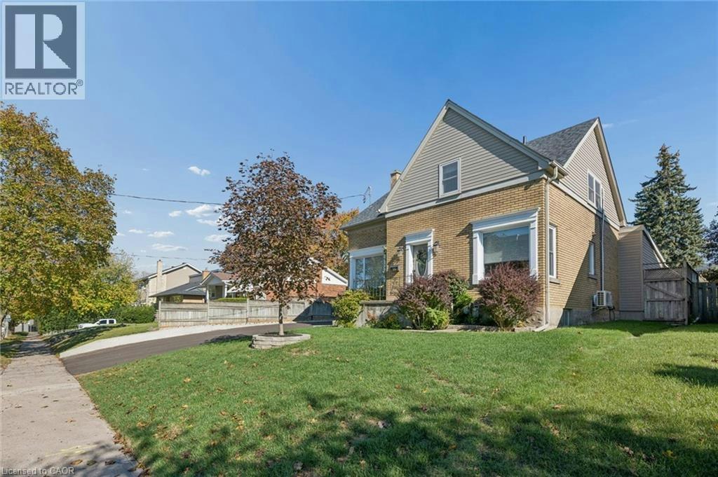 Upper-16 Devitt Avenue S, Waterloo, ON, N2J 1Y5 - 3