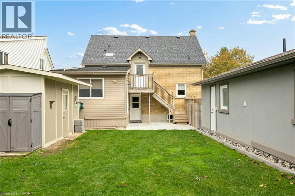 Upper-16 Devitt Avenue S, Waterloo, ON, N2J 1Y5 - 5