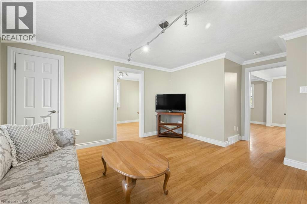 Upper-16 Devitt Avenue S, Waterloo, ON, N2J 1Y5 - 12
