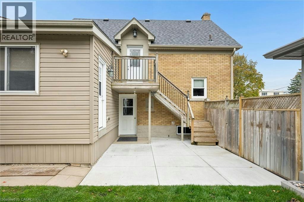 Upper-16 Devitt Avenue S, Waterloo, ON, N2J 1Y5 - 6