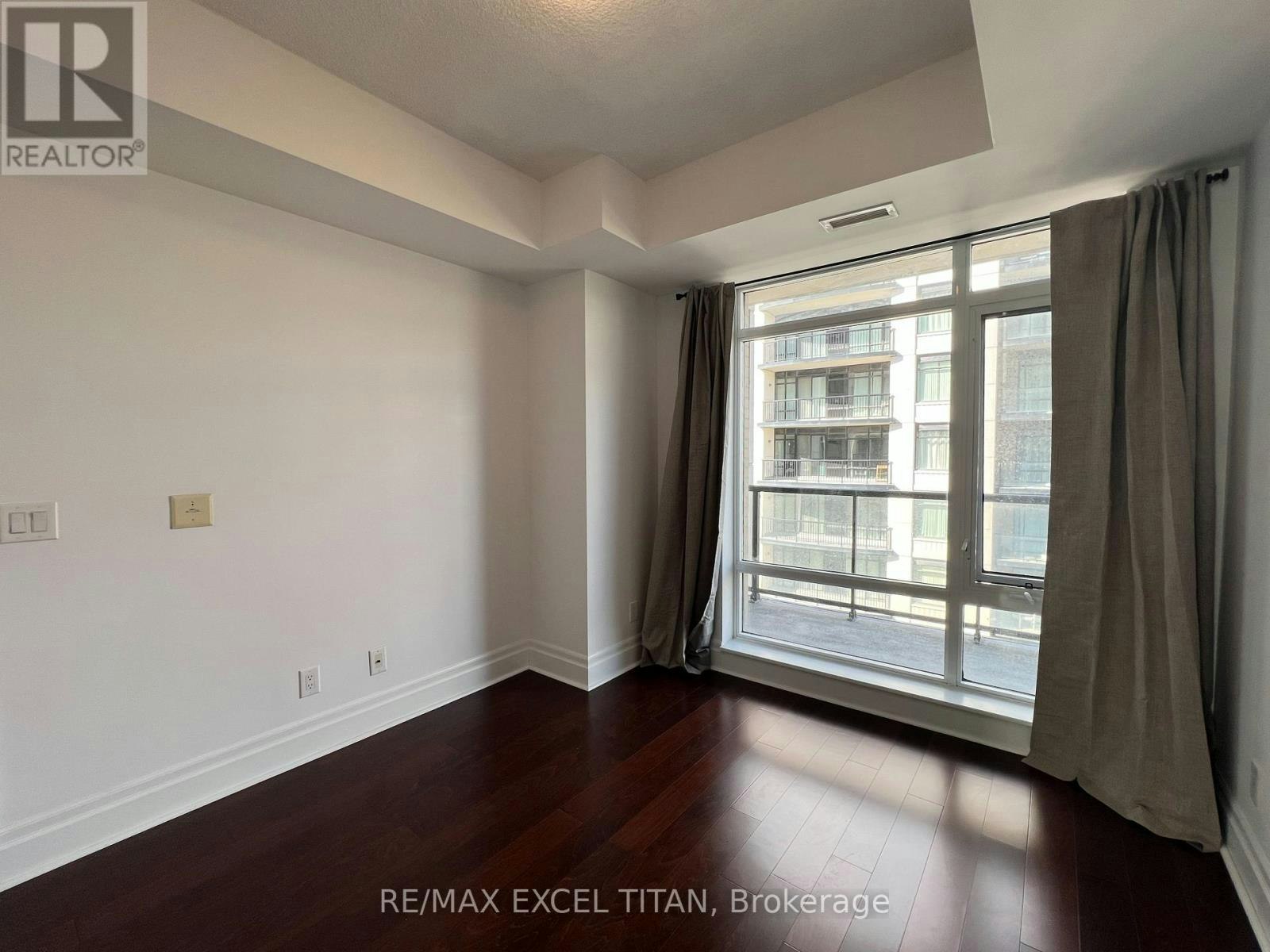 607-111 Upper Duke Crescent, Markham, ON, L6G 0C8 - 8