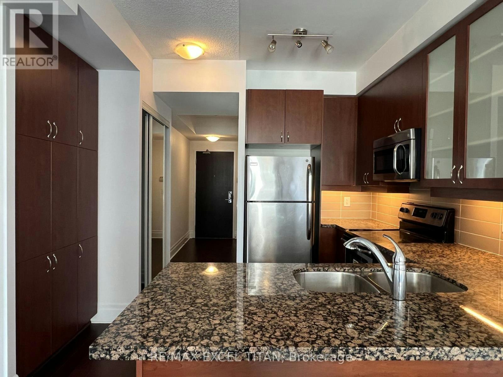 607-111 Upper Duke Crescent, Markham, ON, L6G 0C8 - 2