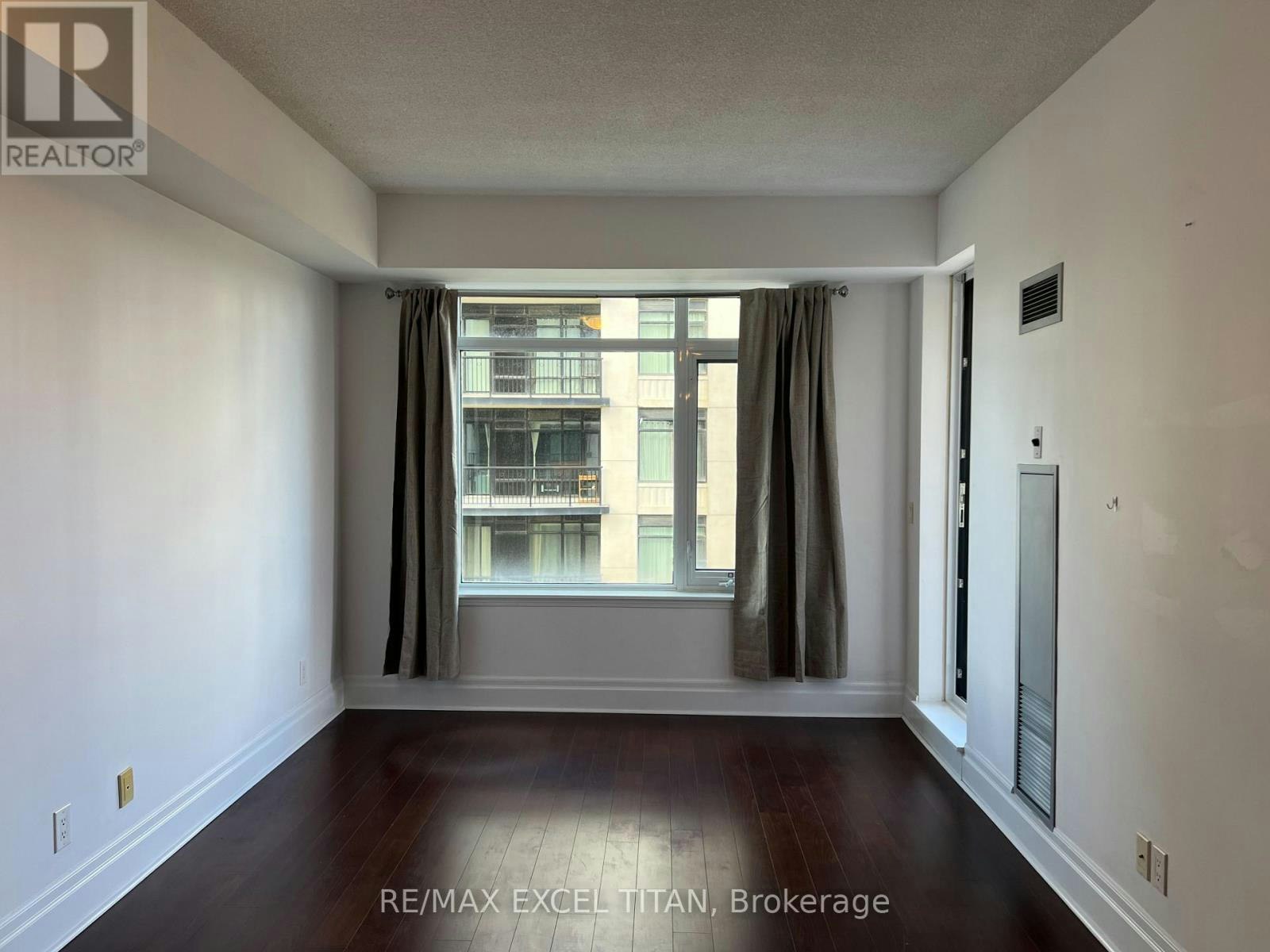 607-111 Upper Duke Crescent, Markham, ON, L6G 0C8 - 5