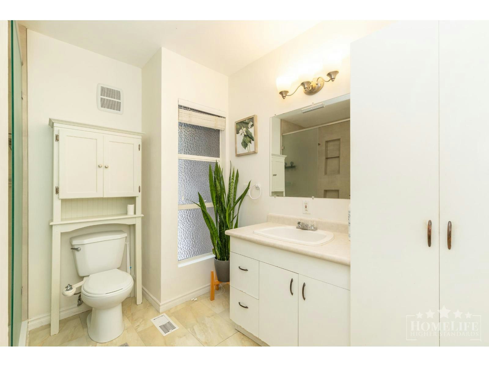 5-13755 102 Avenue, Surrey, BC, V3T 1N9 - 13