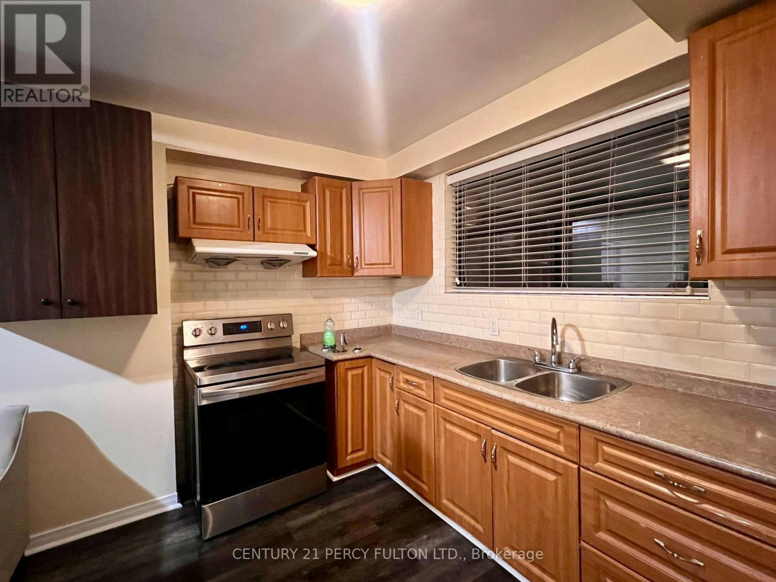 2-952 Scarlett Road, Toronto, ON, M9P 2V6 - 4