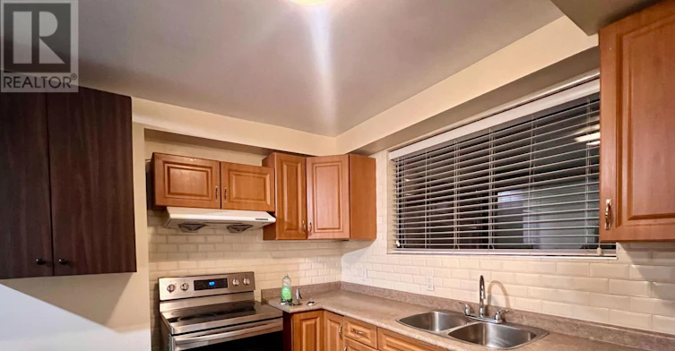 2-952 Scarlett Road, Toronto, ON, M9P 2V6 - 4