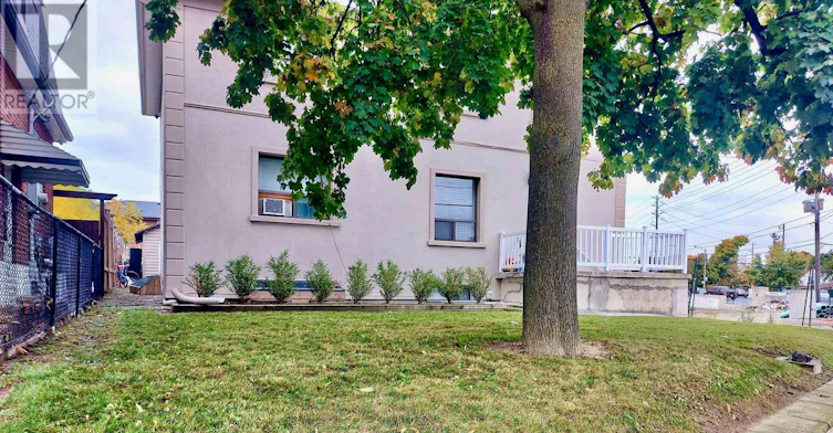 2-952 Scarlett Road, Toronto, ON, M9P 2V6