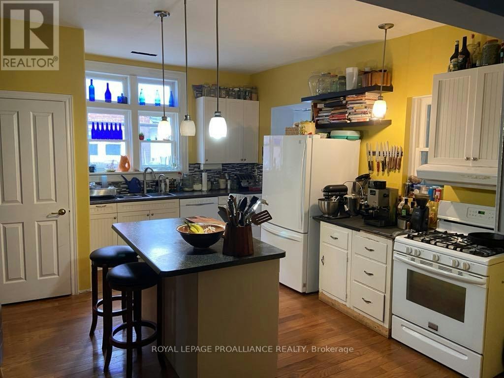 573 Homewood Avenue, Peterborough, ON, K9H 2N4 - 2