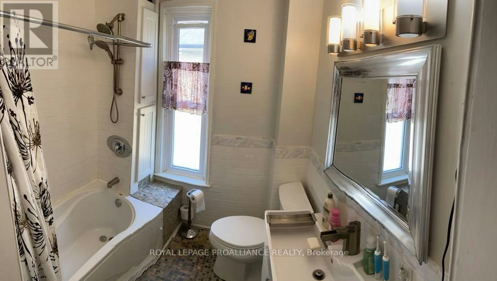 573 Homewood Avenue, Peterborough, ON, K9H 2N4 - 8