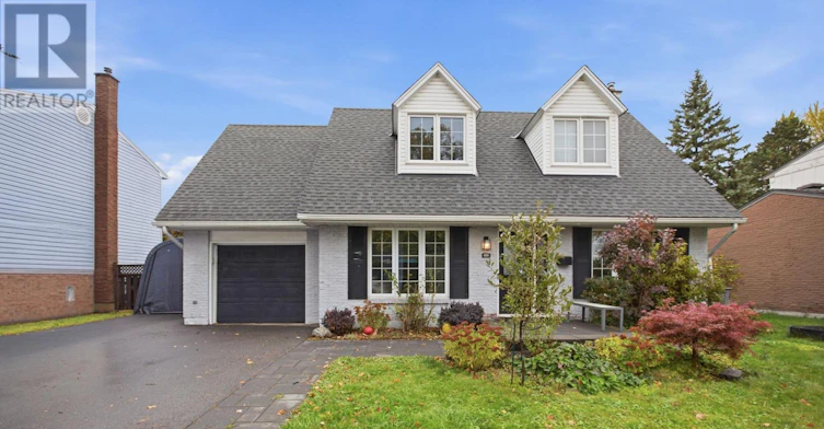 828 Eastvale Drive, Ottawa, ON, K1J 7A4