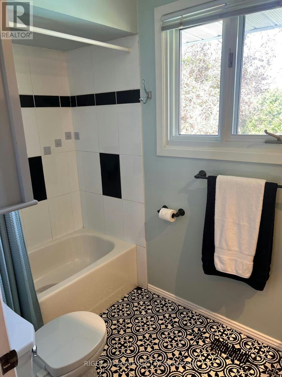 828 Eastvale Drive, Ottawa, ON, K1J 7A4 - 18