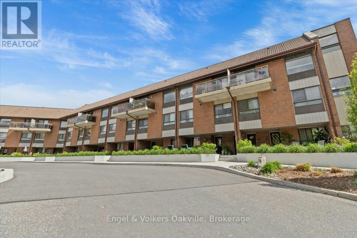 625-1000 Cedarglen Gate, Mississauga, ON, L5C 3Z5