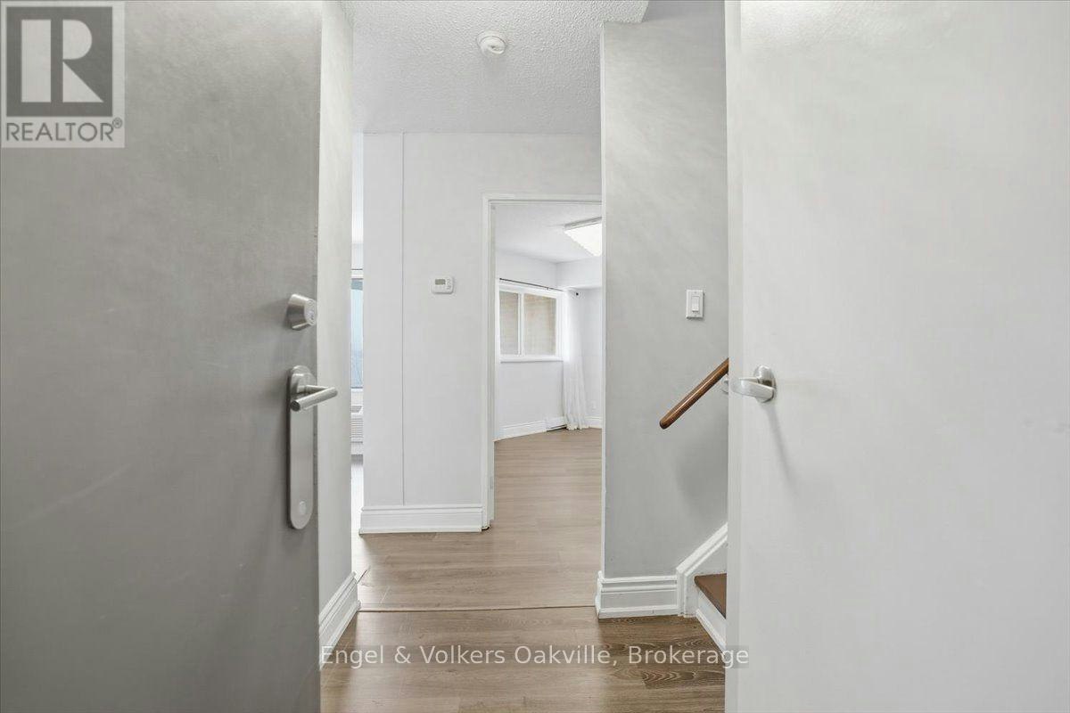 625-1000 Cedarglen Gate, Mississauga, ON, L5C 3Z5 - 2