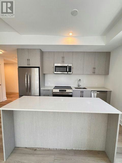 204-8 Manor Road W, Toronto, ON, M4S 0E6 - 2