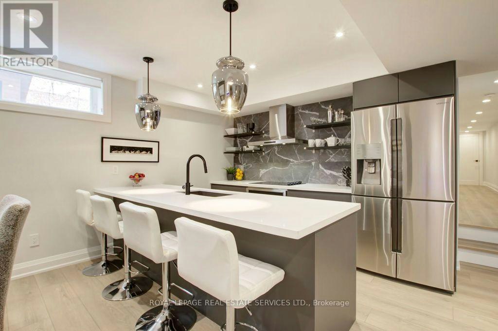 2-164 Maurice Drive, Oakville, ON, L6K 2W9 - 2