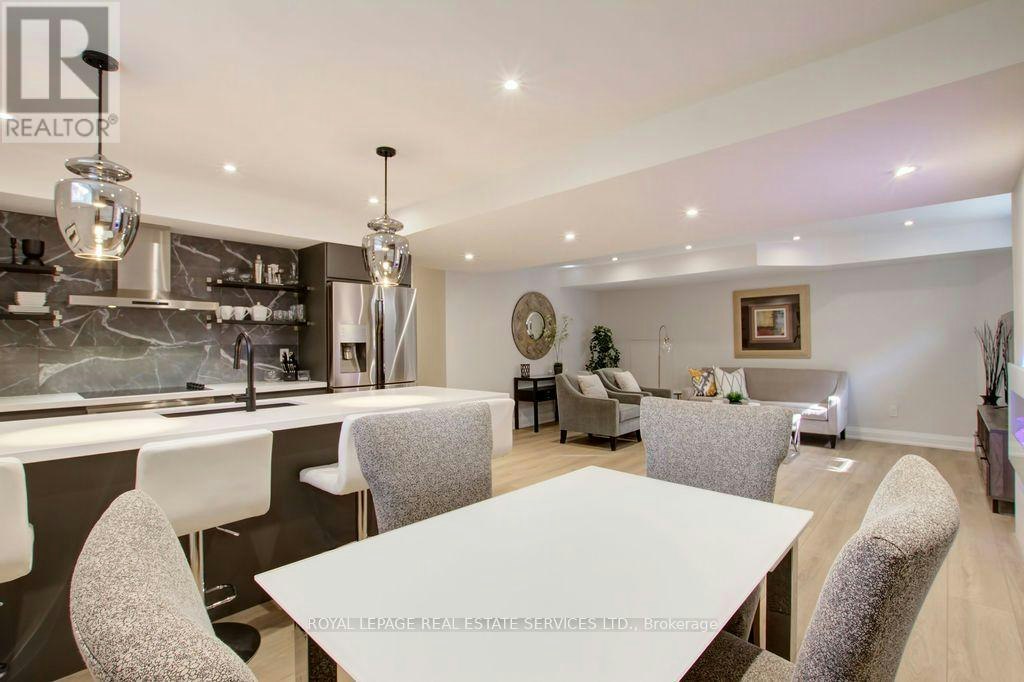 2-164 Maurice Drive, Oakville, ON, L6K 2W9 - 16