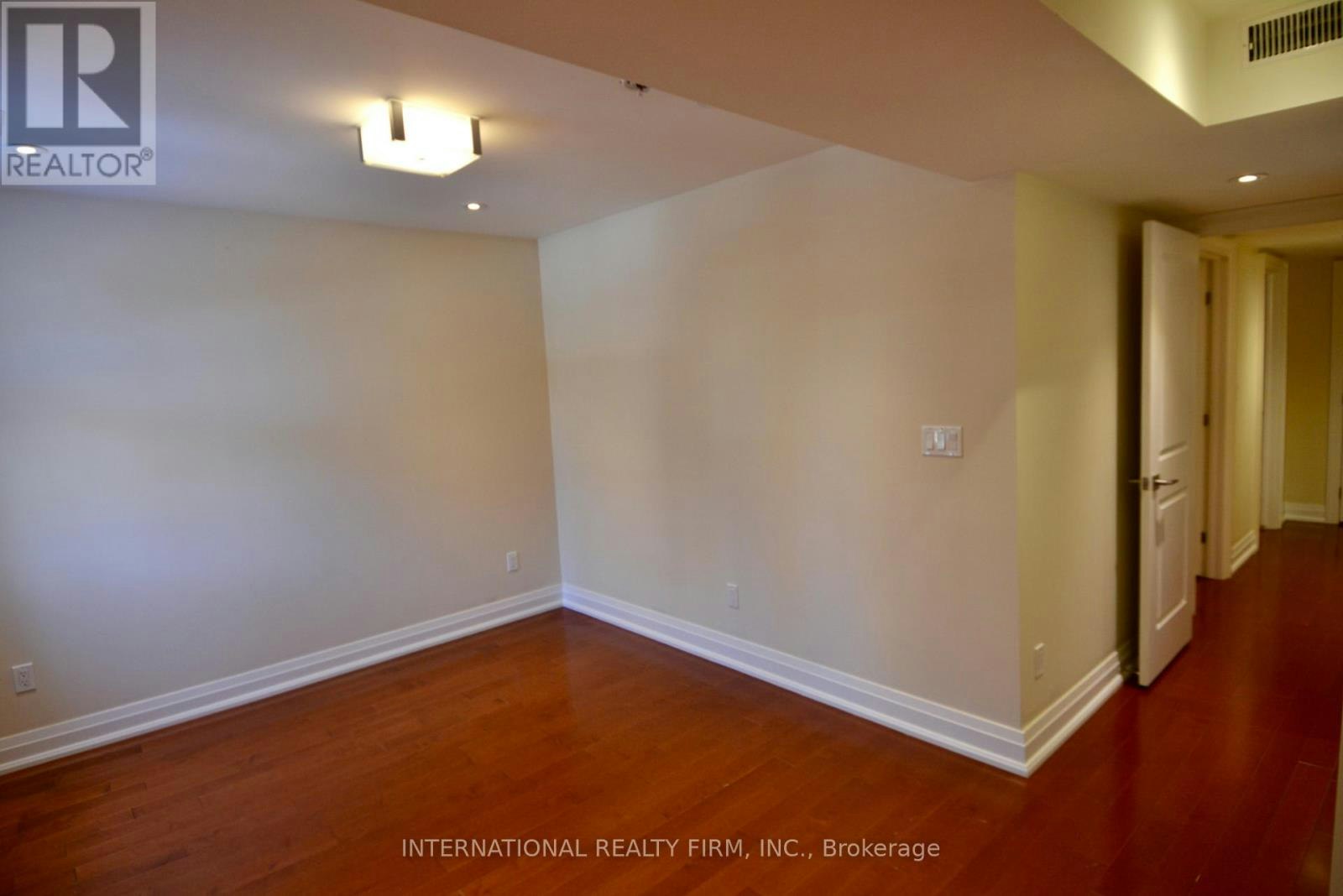 MAIN FLOOR-24 Duggan Avenue, Toronto, ON, M4V 1Y2 - 2