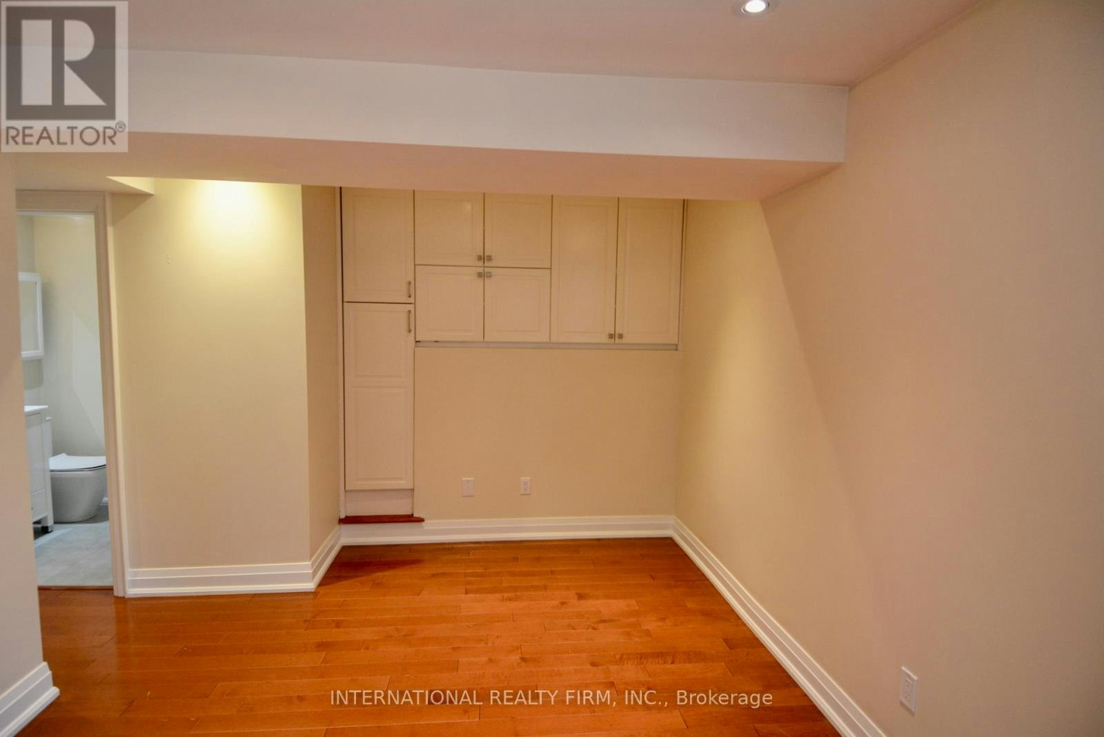 MAIN FLOOR-24 Duggan Avenue, Toronto, ON, M4V 1Y2 - 4