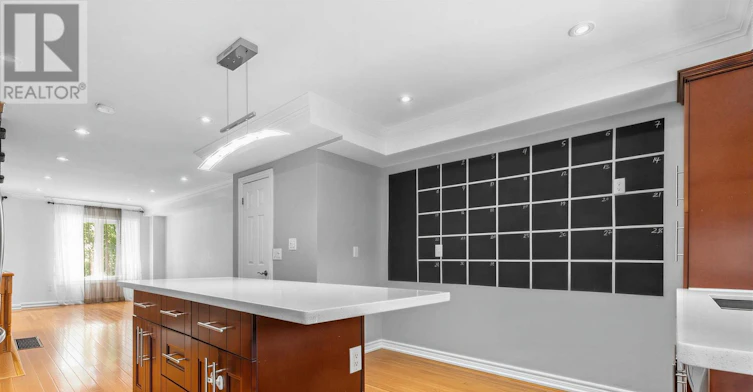 37 Birdstone Crescent, Toronto, ON, M6N 5H5 - 4