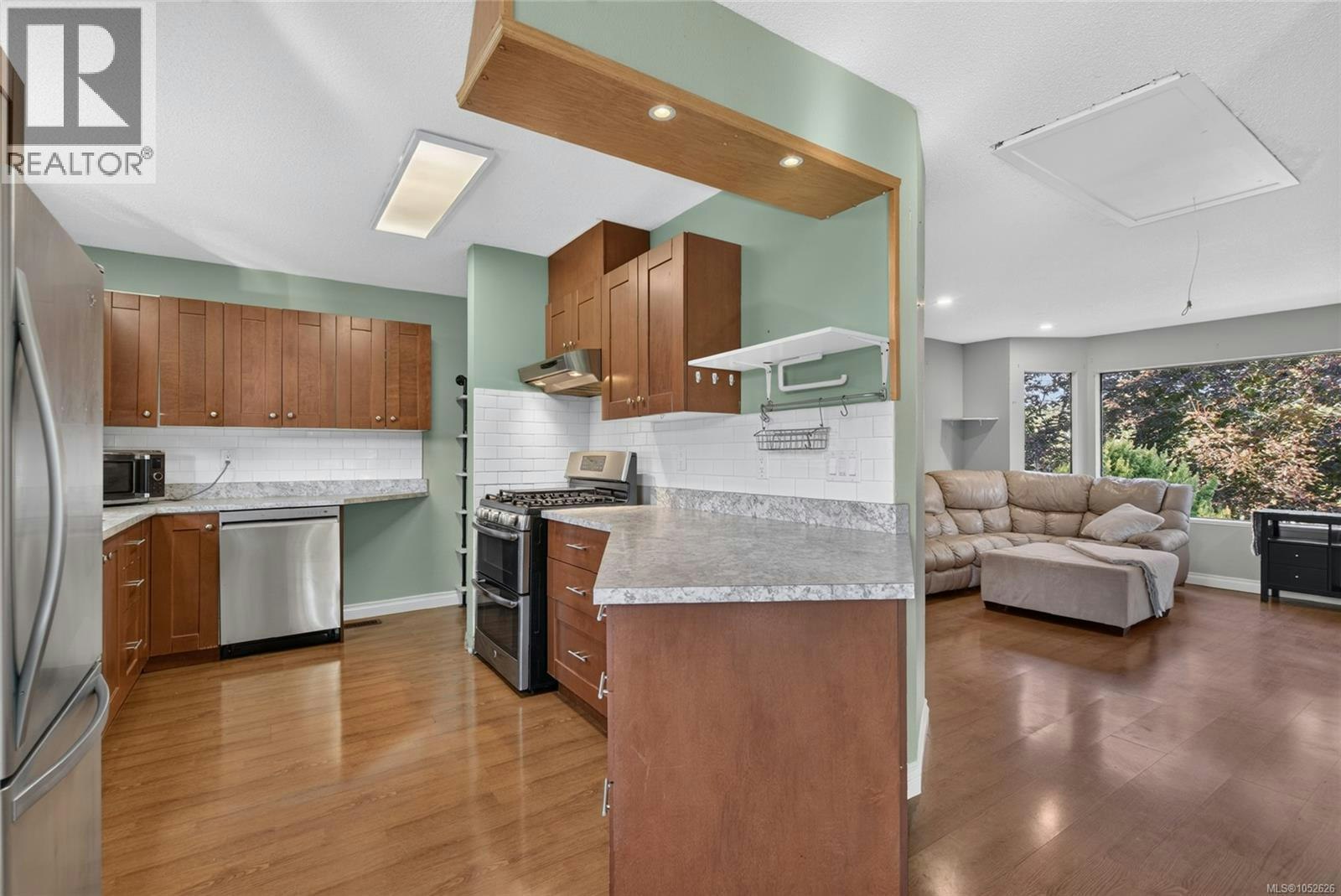 7115 Wallace Drive, Central Saanich, BC, V8M 1G9