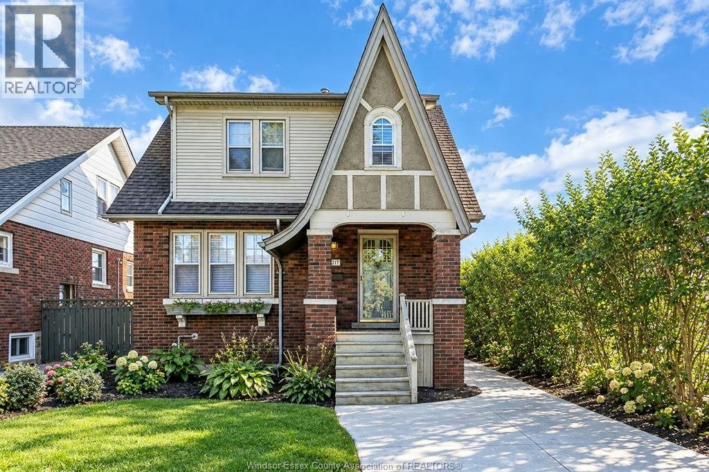 1917 Oneida Court, Windsor, ON, N8Y 1T1
