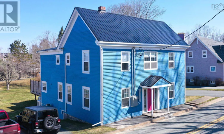 484 Main Street