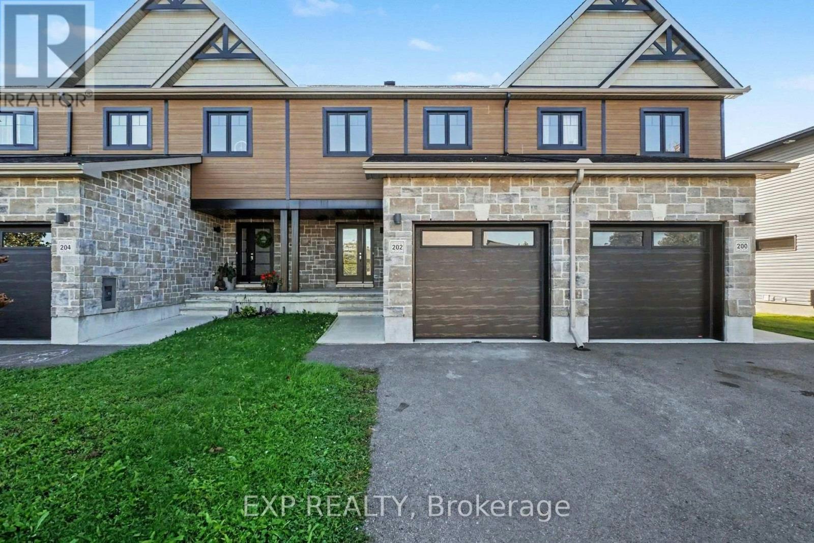 202 St Malo Place, Russell, ON, K0A 1W0 - 2