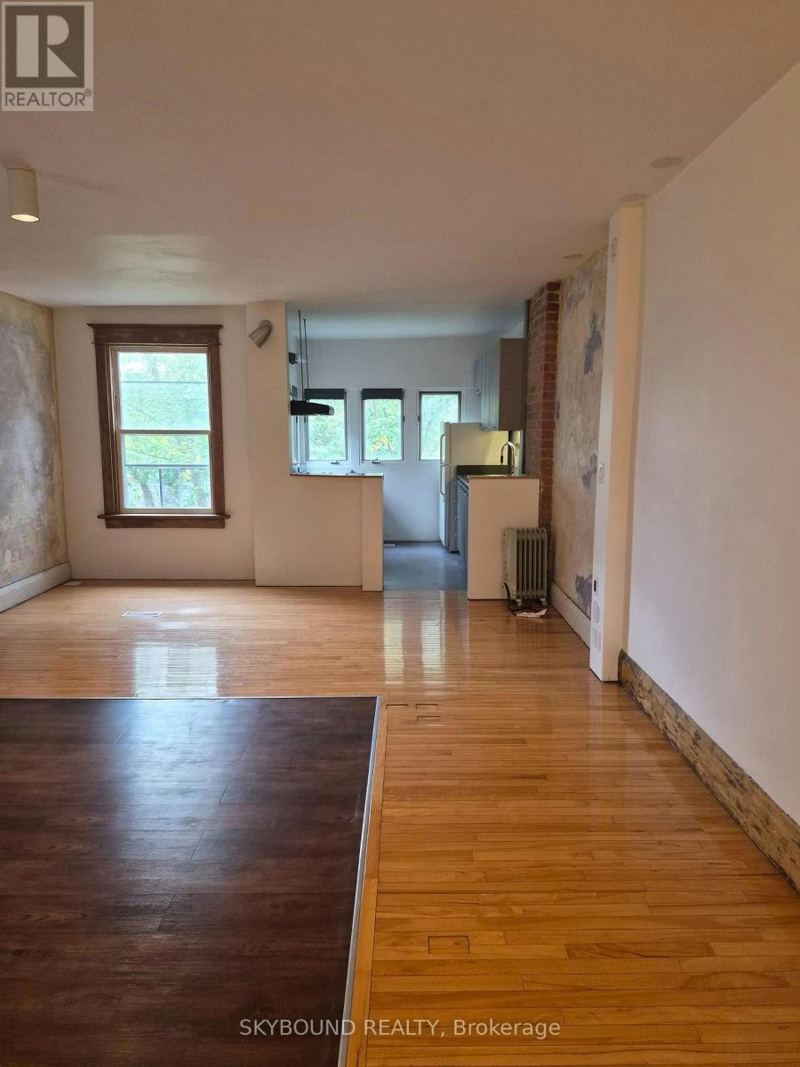 UPPER-122 Arundel Avenue, Toronto, ON, M4K 3A4