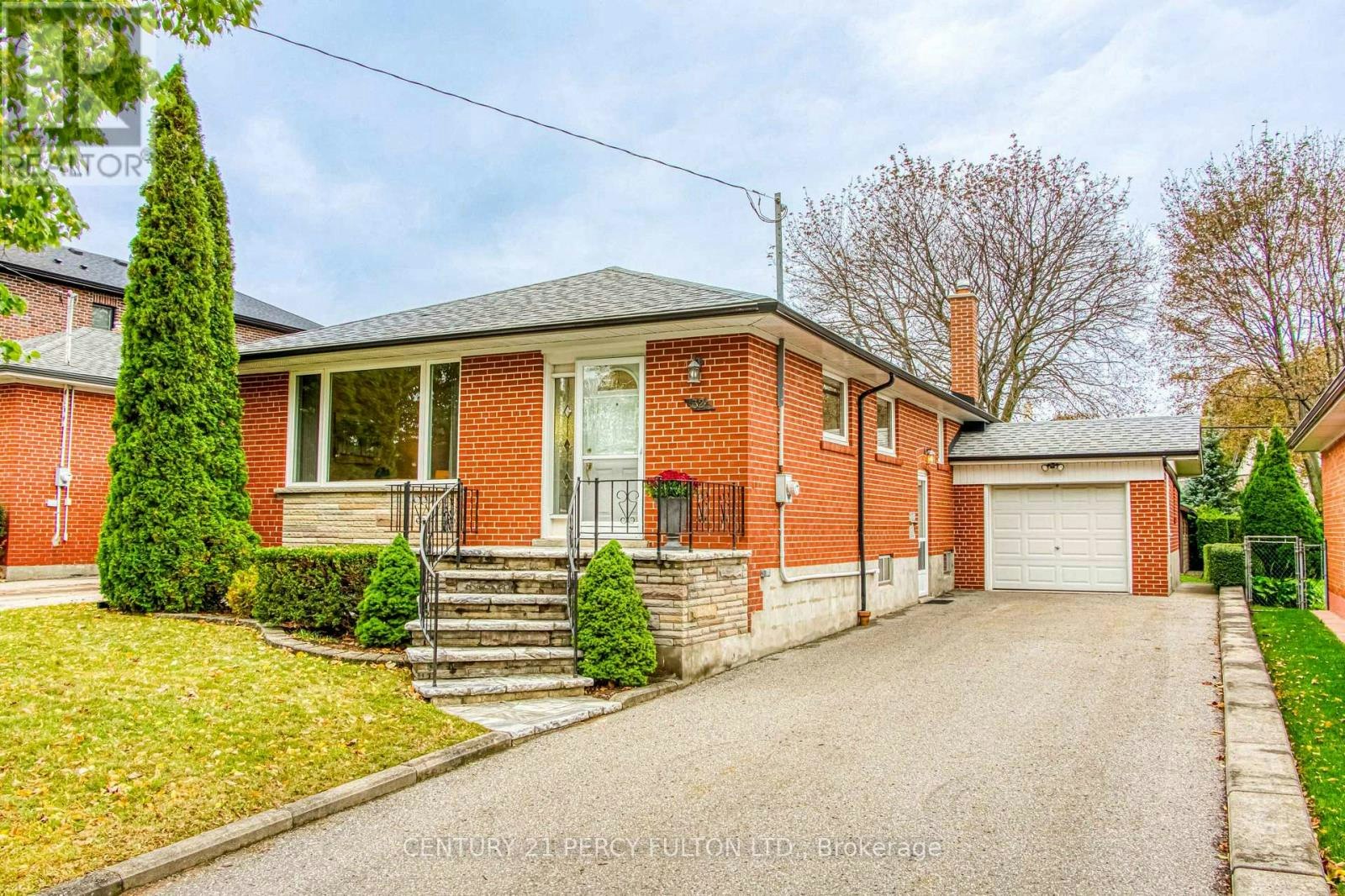 32 Bromton Drive, Toronto, ON, M1P 4B8