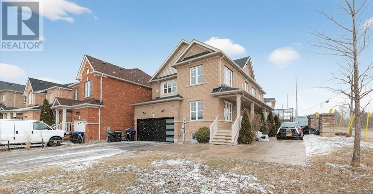 939 Miller Park Avenue, Bradford West Gwillimbury, ON, L3Z 0L6 - 2