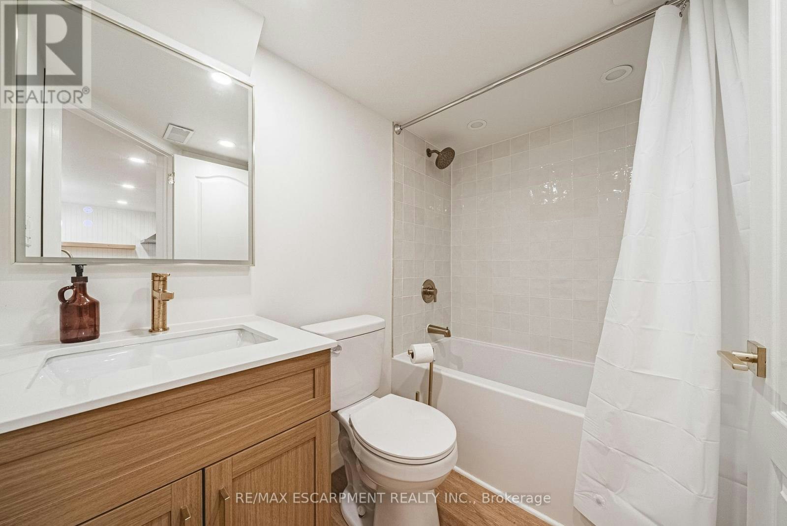 LOWER-113 Erin Avenue, Hamilton, ON, L8K 4W1 - 11