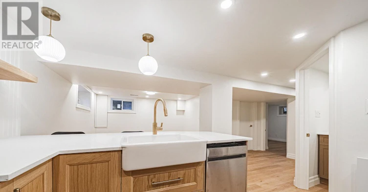LOWER-113 Erin Avenue, Hamilton, ON, L8K 4W1 - 2