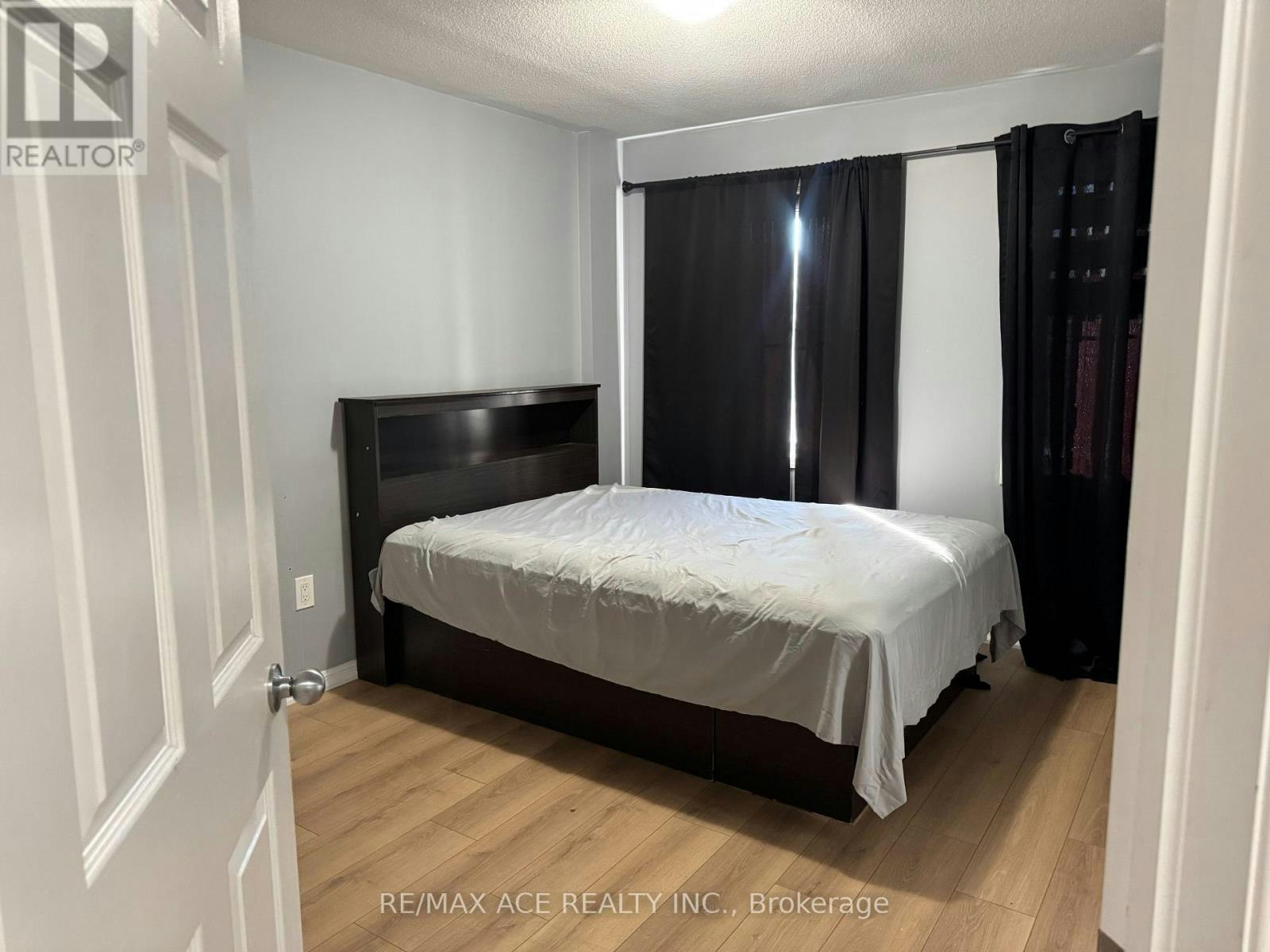 ROOM 1-1851 Parkhurst Crescent, Pickering, ON, L1X 0B1 - 4