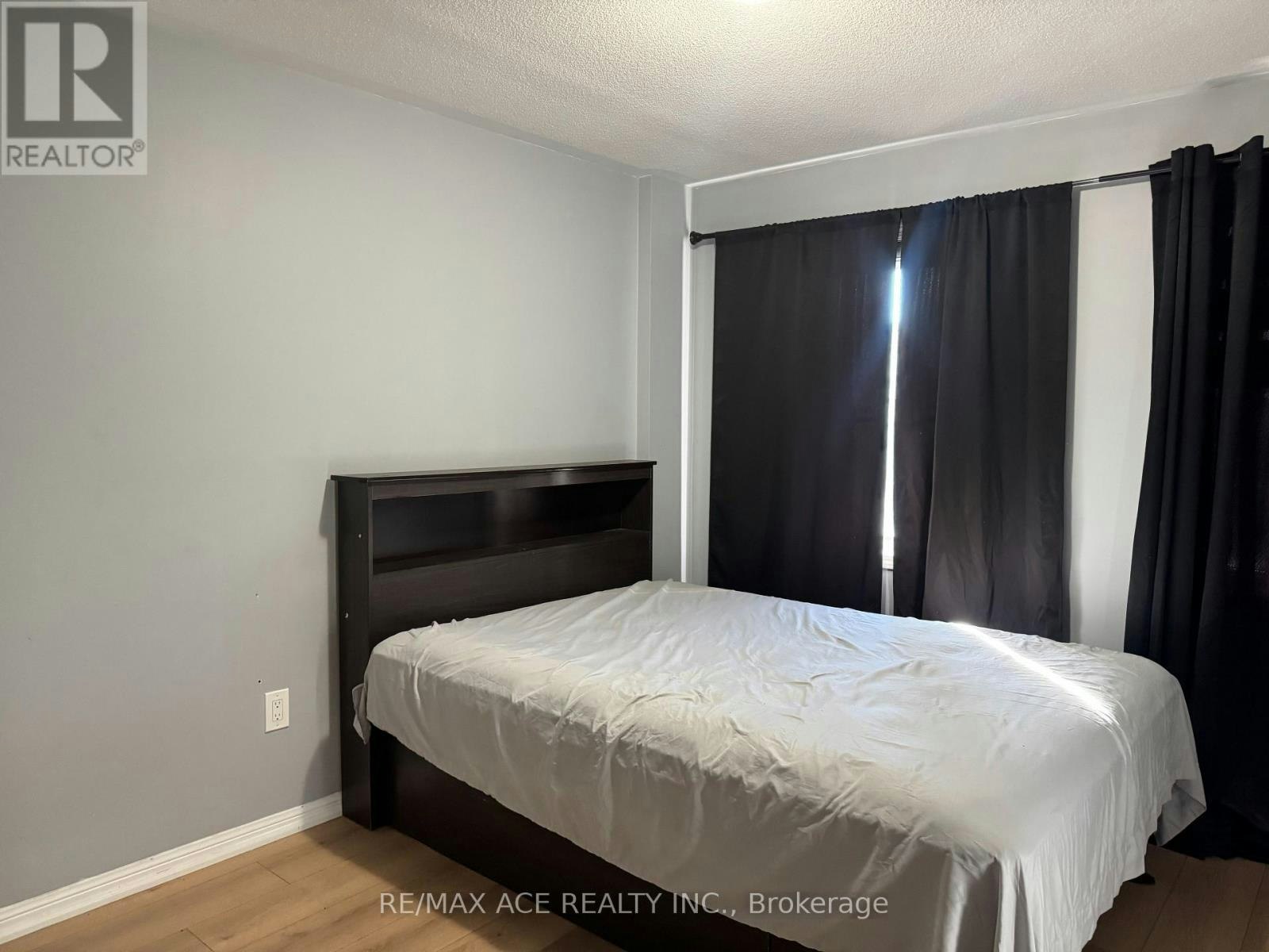 ROOM 1-1851 Parkhurst Crescent, Pickering, ON, L1X 0B1 - 5