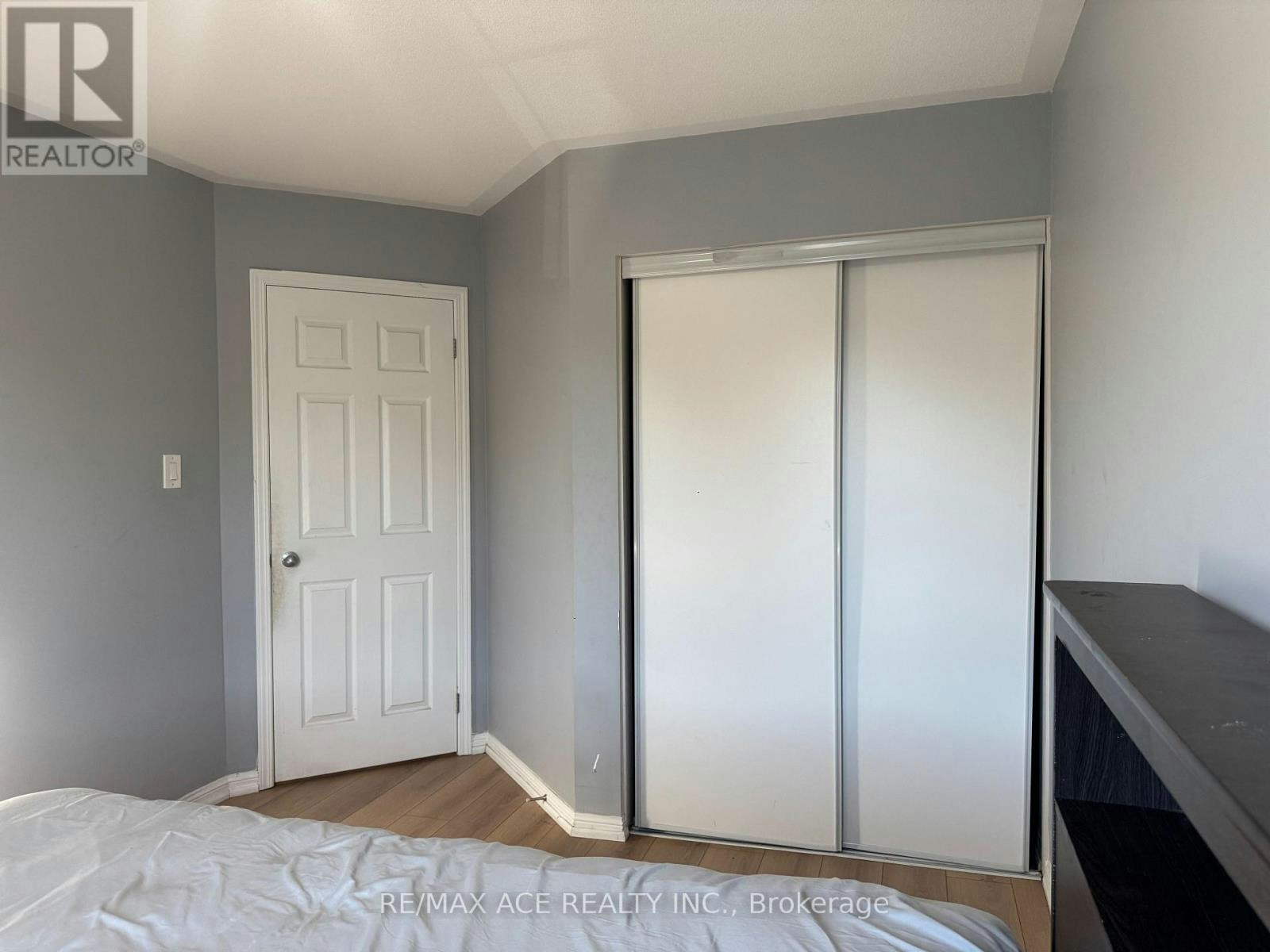 ROOM 1-1851 Parkhurst Crescent, Pickering, ON, L1X 0B1 - 2
