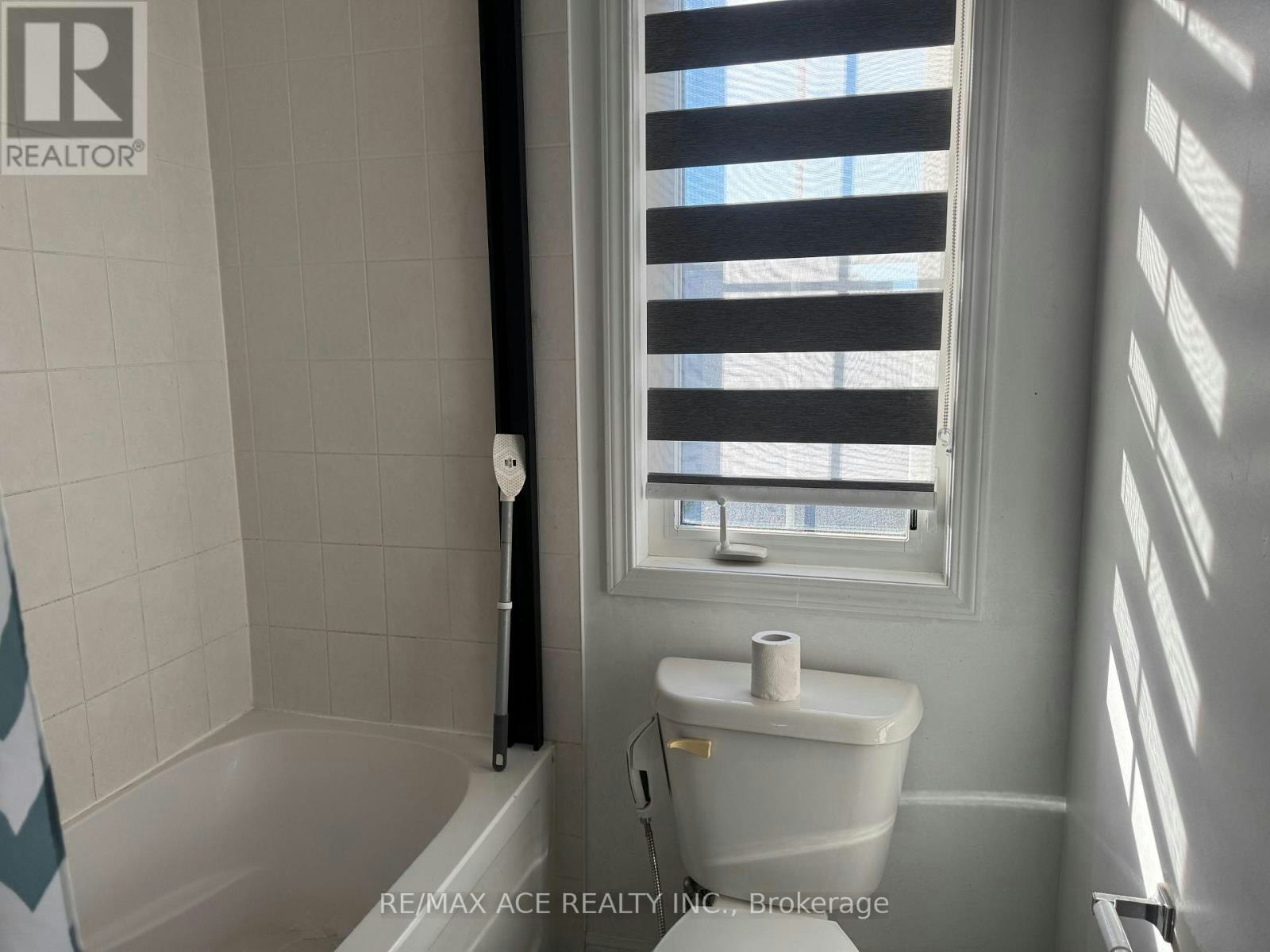 ROOM 1-1851 Parkhurst Crescent, Pickering, ON, L1X 0B1 - 9