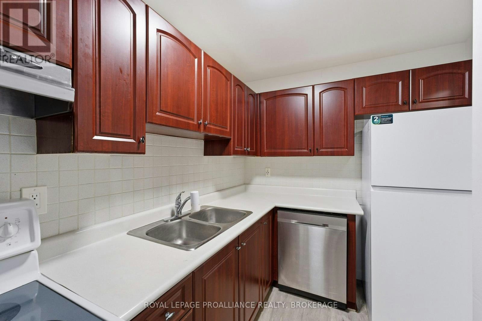217-573 Armstrong Road, Kingston, ON, K7M 8J8 - 13