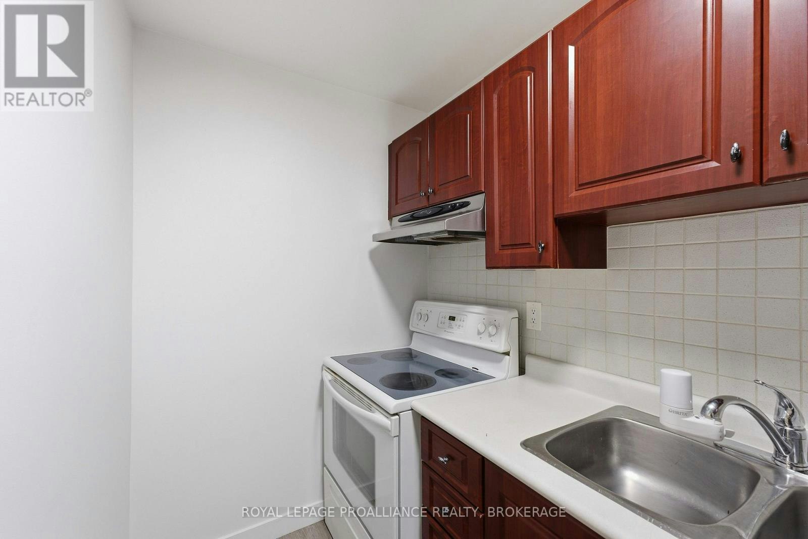 217-573 Armstrong Road, Kingston, ON, K7M 8J8 - 14