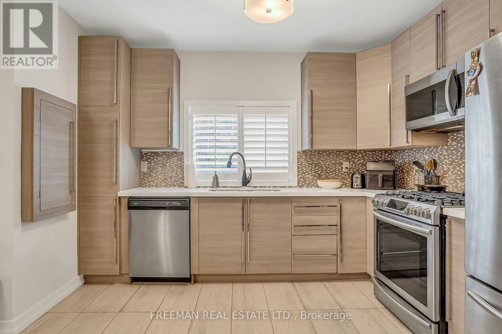 MAIN-12 Arlington Avenue, Toronto, ON, M6G 3K8 - 7