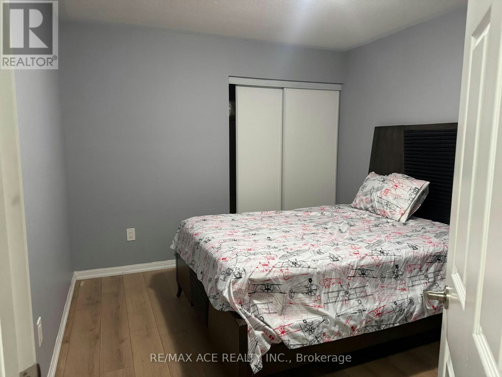 ROOM 2-1851 Parkhurst Crescent, Pickering, ON, L1X 0B1 - 3