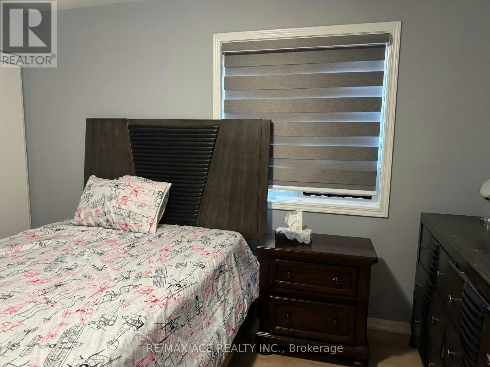 ROOM 2-1851 Parkhurst Crescent, Pickering, ON, L1X 0B1 - 5