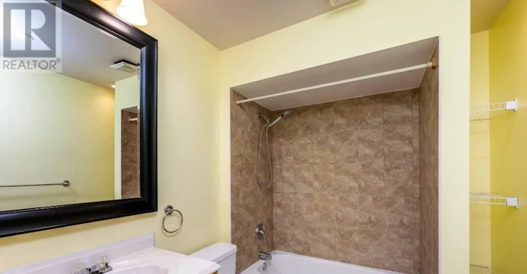 MAIN-262 Penn Avenue, Newmarket, ON, L3Y 2S6 - 11