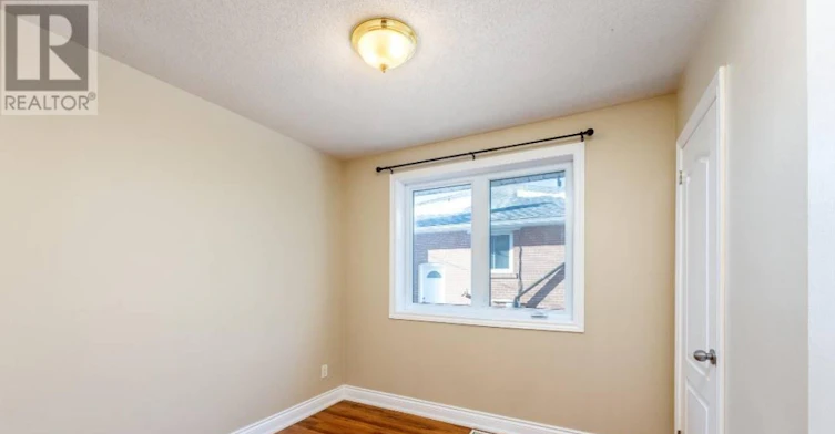 MAIN-262 Penn Avenue, Newmarket, ON, L3Y 2S6 - 10