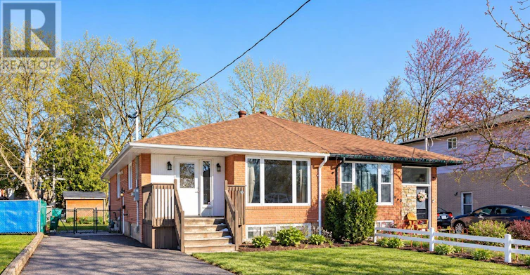 MAIN-262 Penn Avenue, Newmarket, ON, L3Y 2S6 - 2